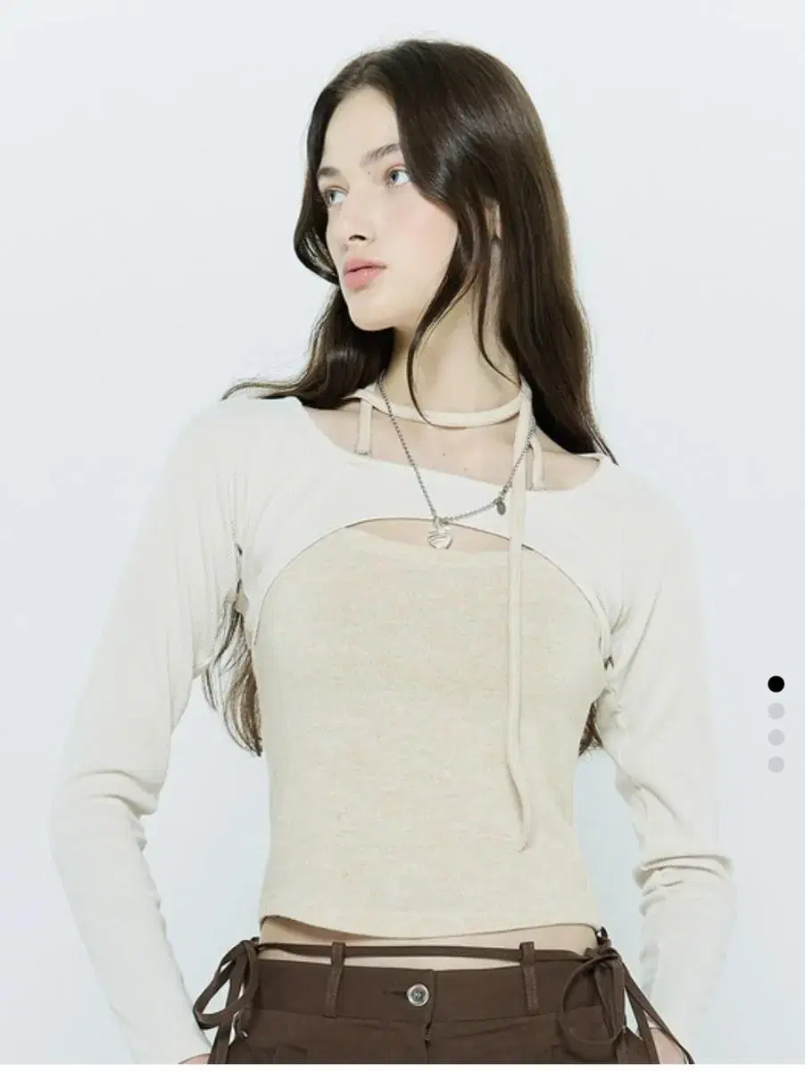 라티젠 L6 CUTOUT RAGLAN TOP(CREAM)